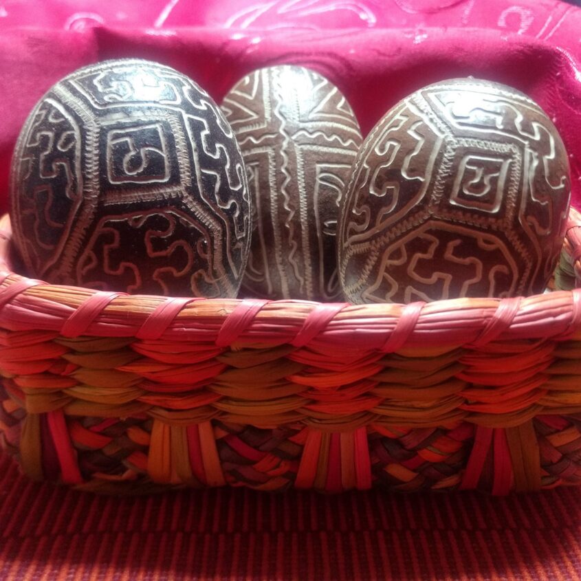 shaman-eggshaker-peru~2